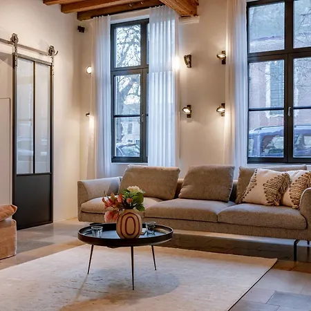 Huswell - Architect Gem In The Heart Of * Γάνδη
